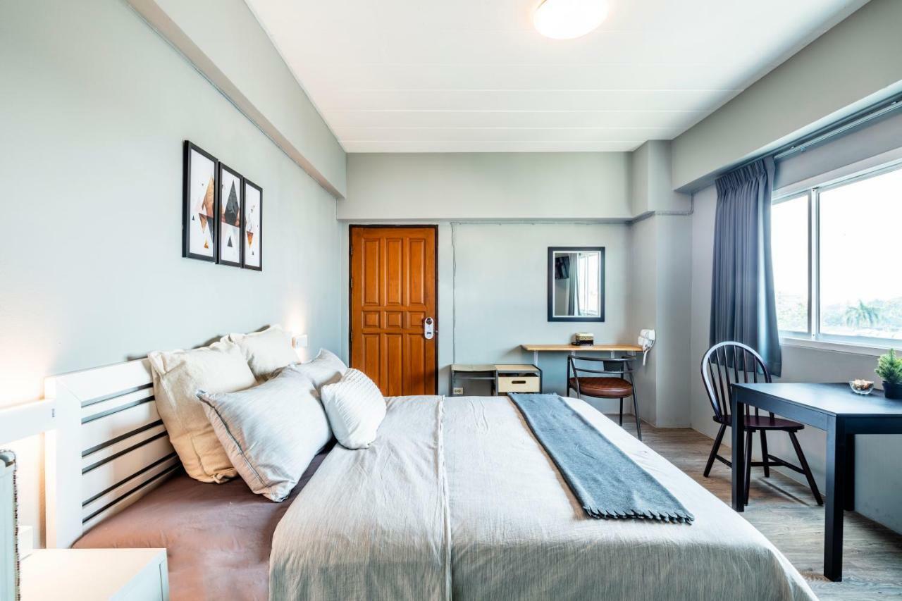 Penyos Service Apartment Bangkok Exteriör bild
