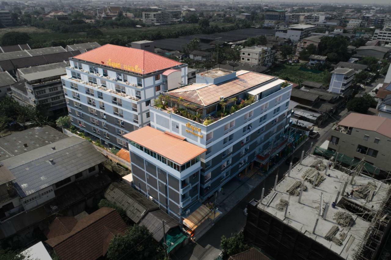 Penyos Service Apartment Bangkok Exteriör bild