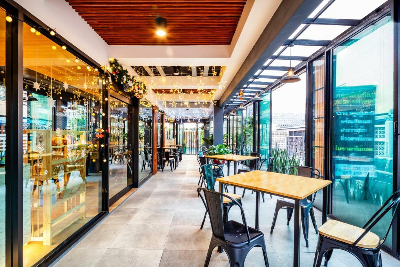 Penyos Service Apartment Bangkok Exteriör bild