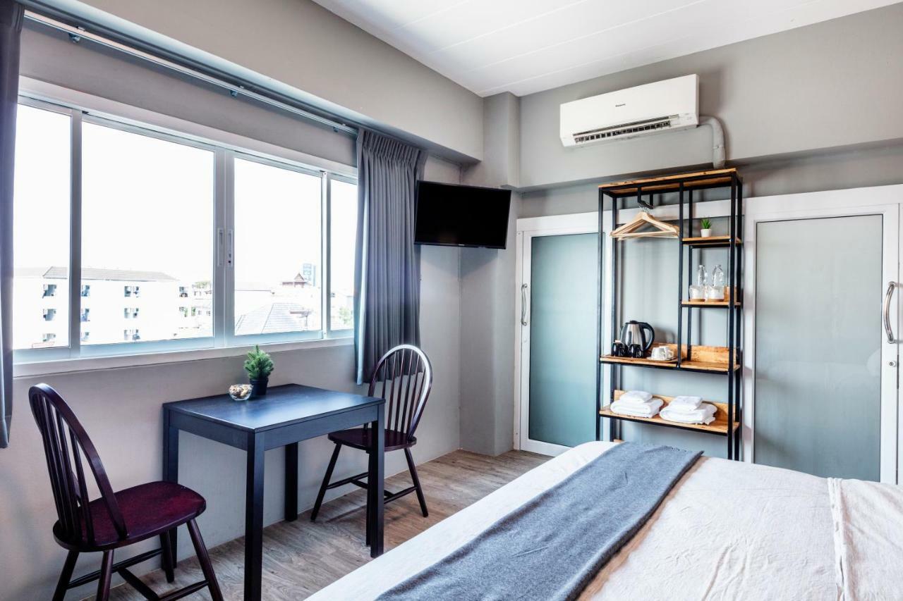 Penyos Service Apartment Bangkok Exteriör bild