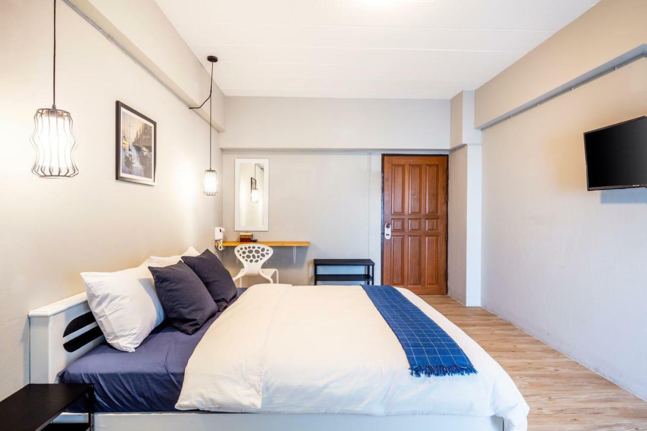 Penyos Service Apartment Bangkok Exteriör bild